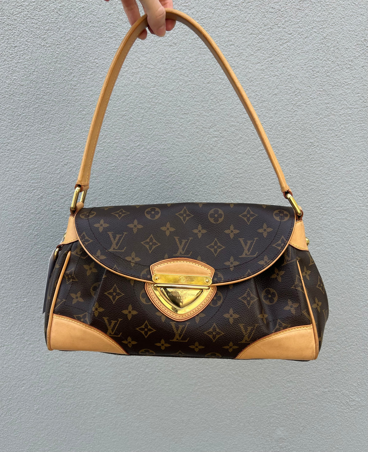 LOUIS VUITTON Monogram Beverly MM Shoulder Bag