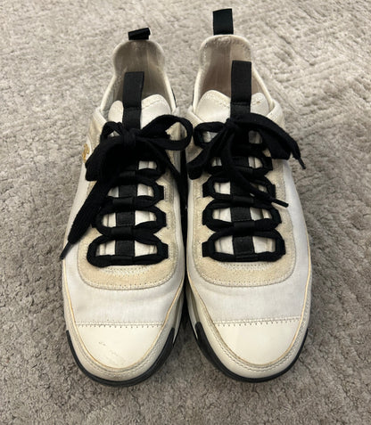 CHANEL Interlocking CC Logo Leather Sneakers - Size 38