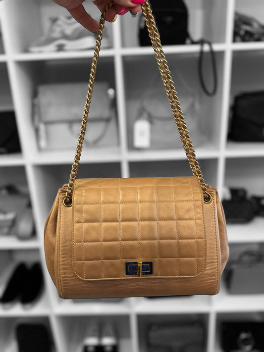 CHANEL 
Metallic Lambskin Chocolate Bar Accordion Mademoiselle Pink