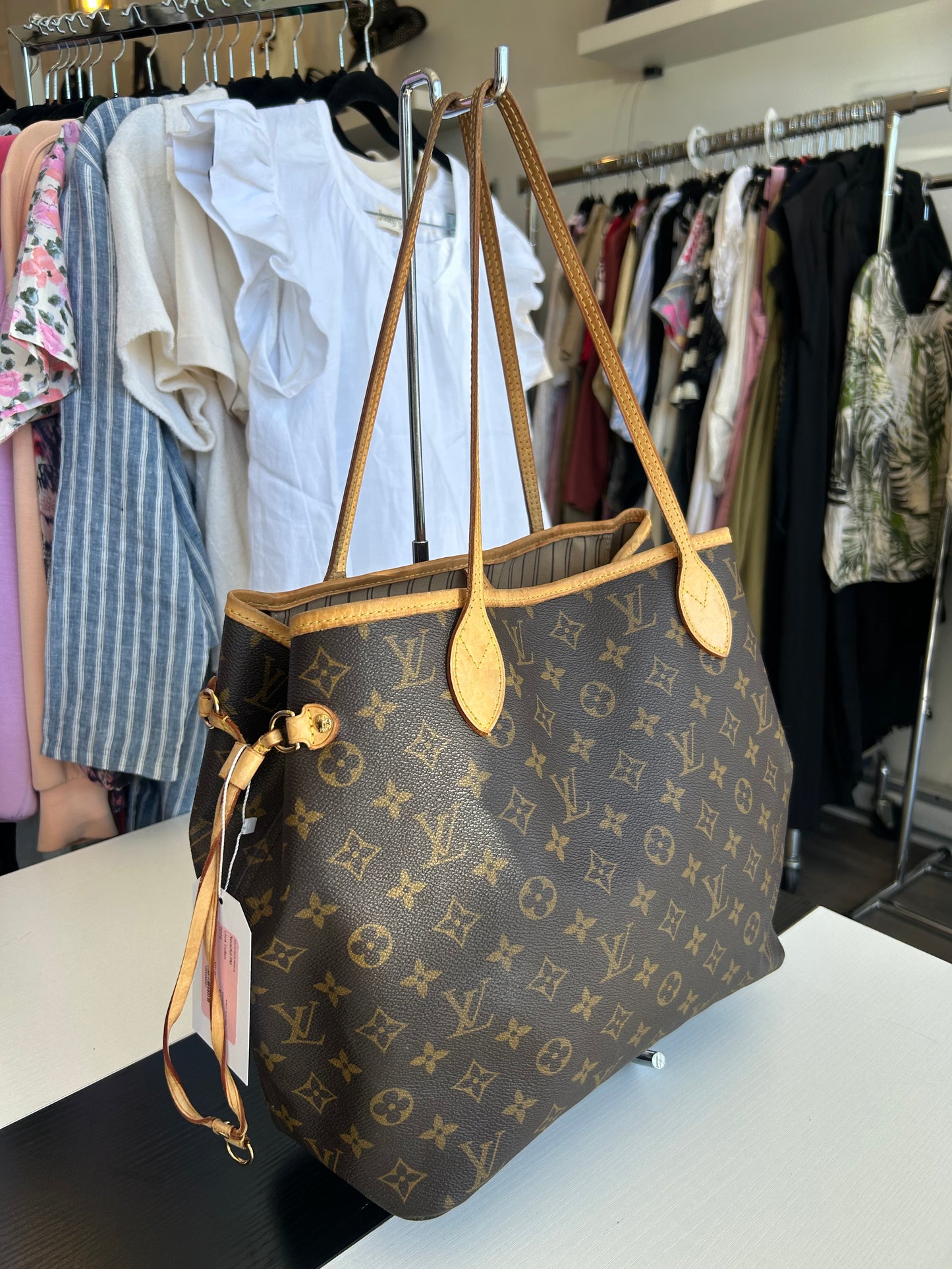 LOUIS VUITTON Neverfull PM