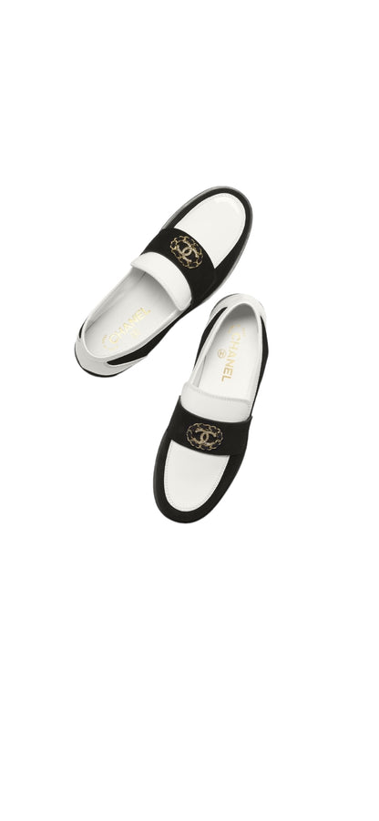 CHANEL
2022 Interlocking CC Logo Loafers - Size 38