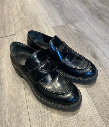 PRADA Black Leather Plaque Logo Loafers - Size 38.5