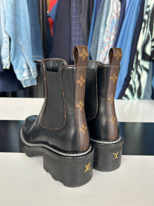 LOUIS VUITTON Leather Monogram Trim Chelsea Boots - Size 38