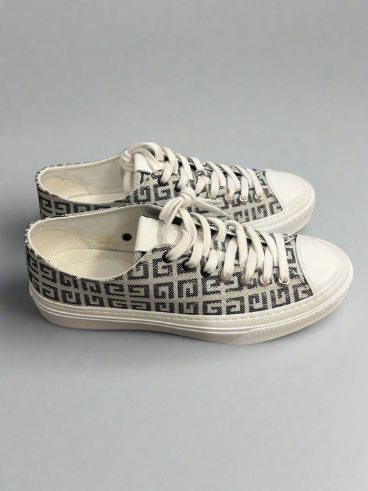 NEW* GIVENCHY Logo Sneakers - Size 42.5