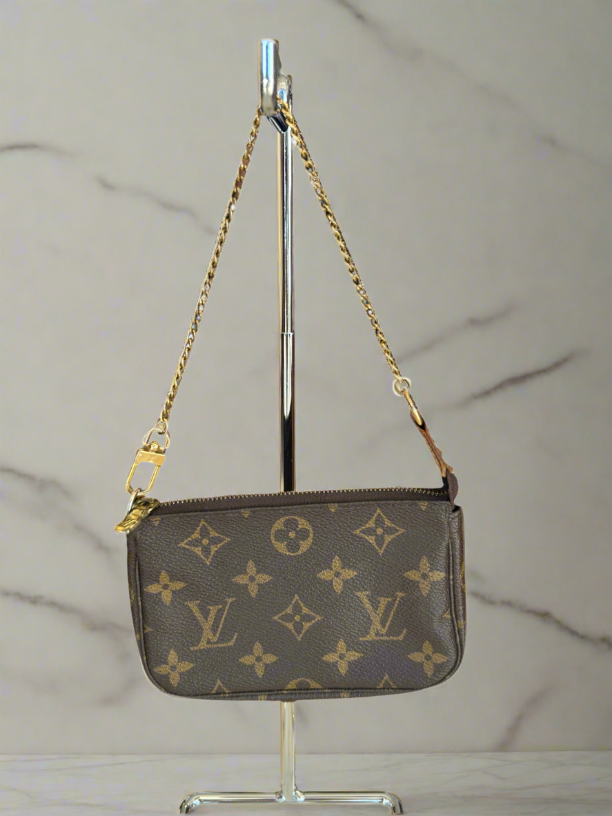 LOUIS VUITTON Mini Pochette