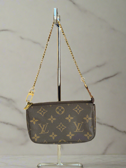 LOUIS VUITTON Mini Pochette