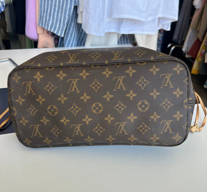 LOUIS VUITTON Neverfull PM