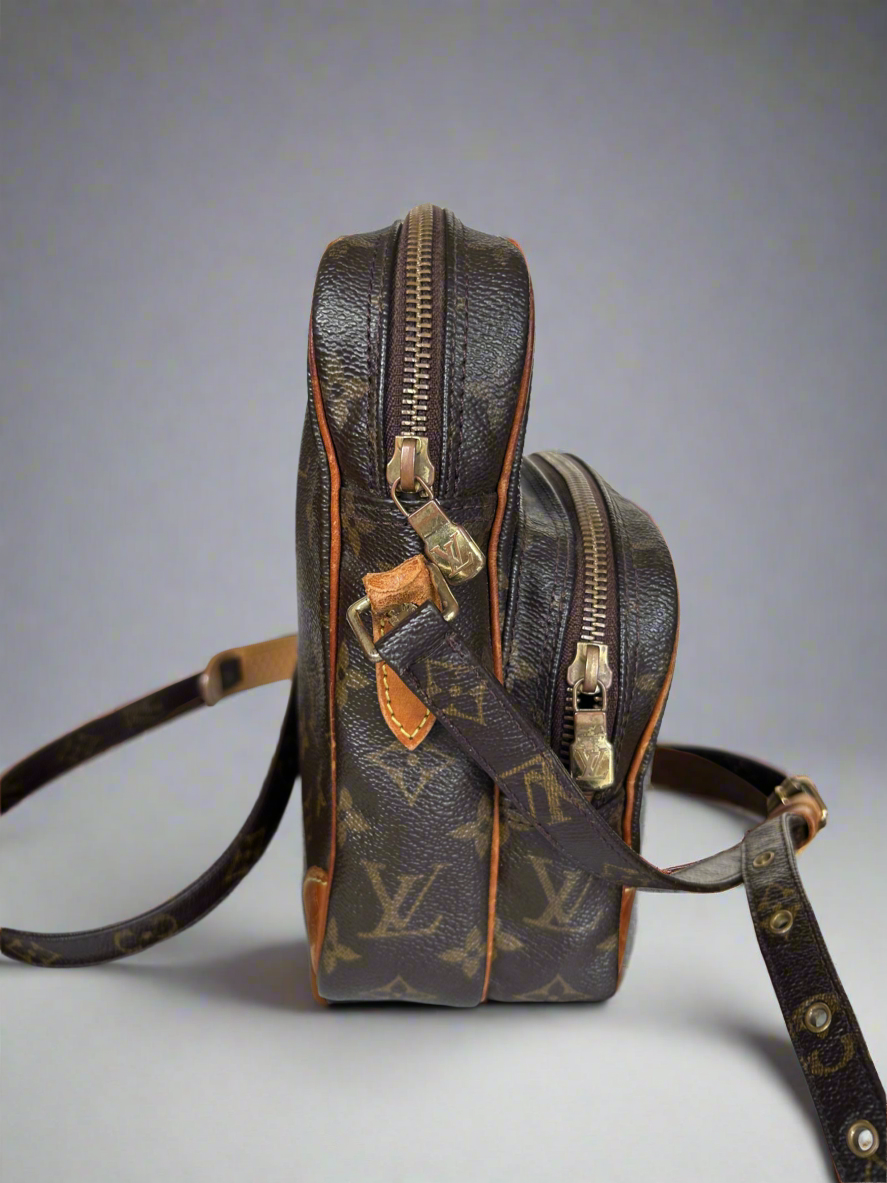 LOUIS VUITTON 2001 Amazone Crossbody