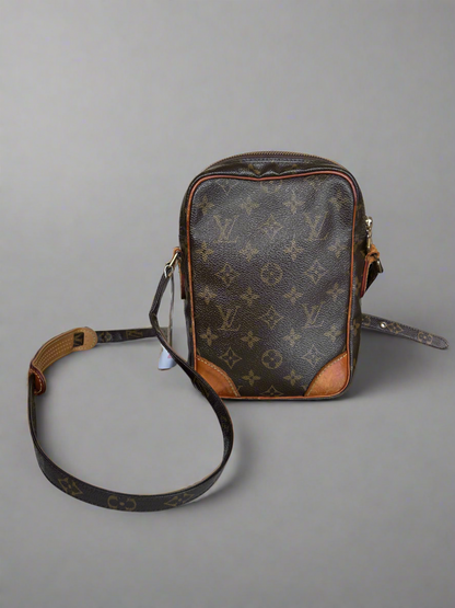 LOUIS VUITTON 2001 Amazone Crossbody