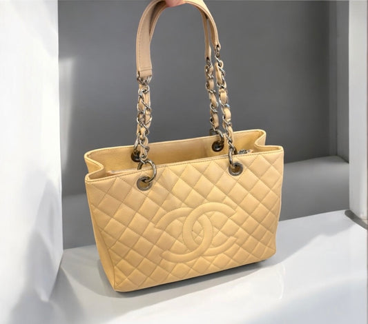 CHANEL Caviar Quilted Grand Shopping Bag