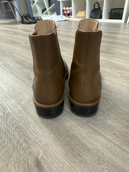 Stuart Weitzman Laine Leather Chelsea Boots - Size 9