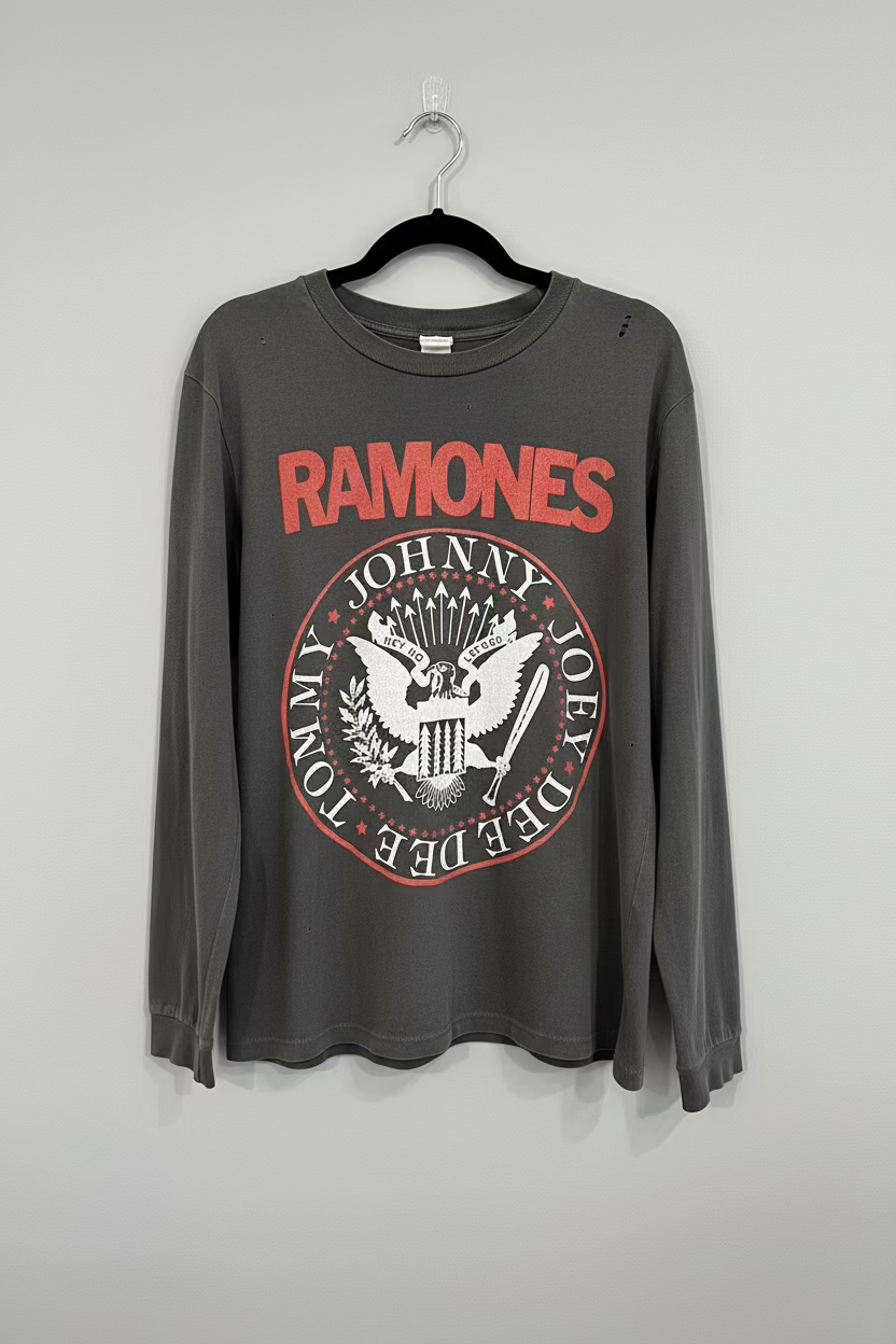 NEW* MADEWORN Ramones Graphic T-Shirt - Size M