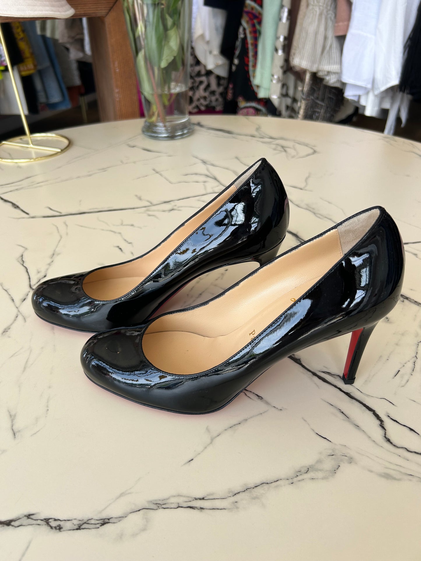 Christian Louboutin simple pump - size 38