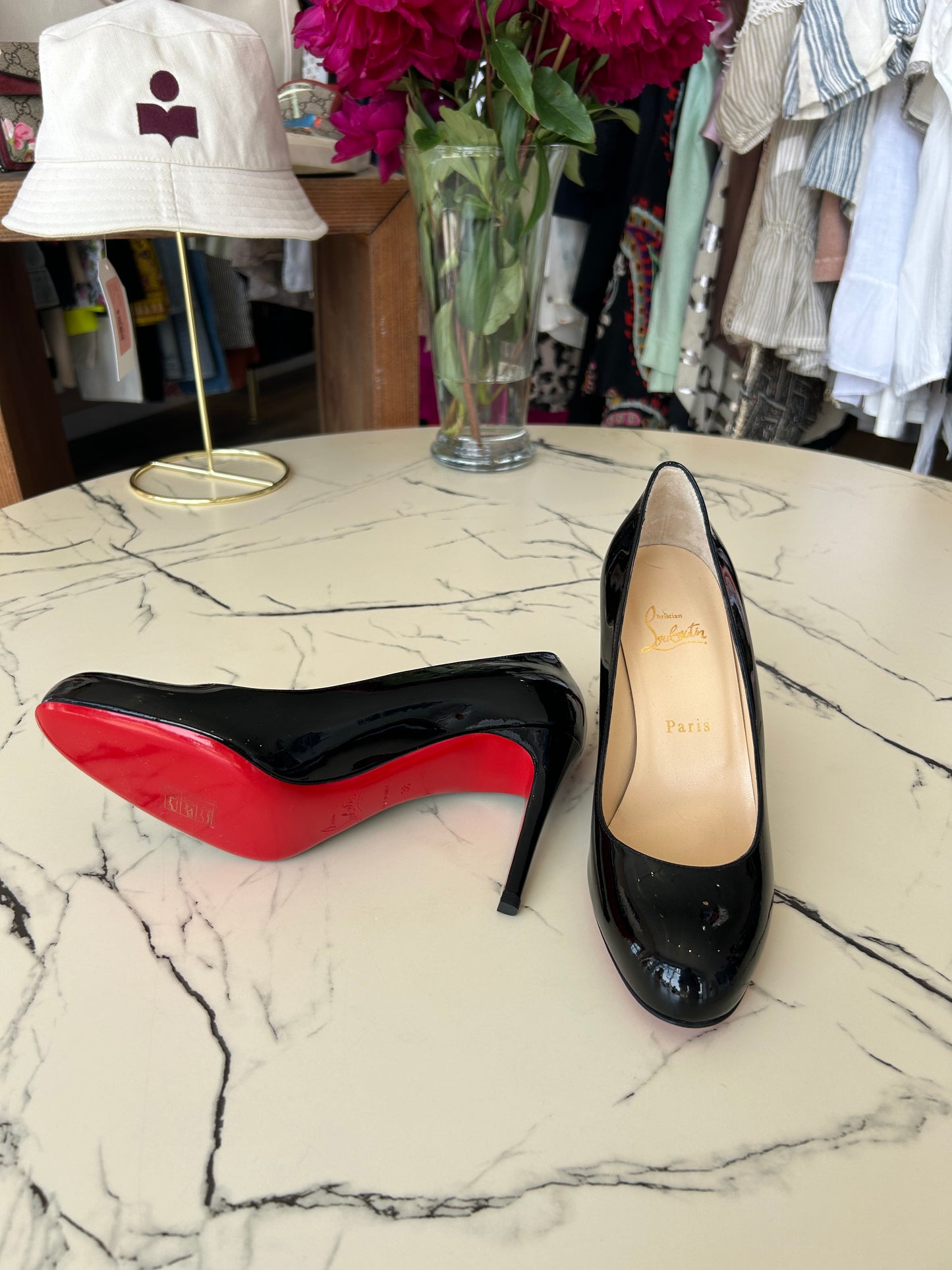 Christian Louboutin simple pump - size 38