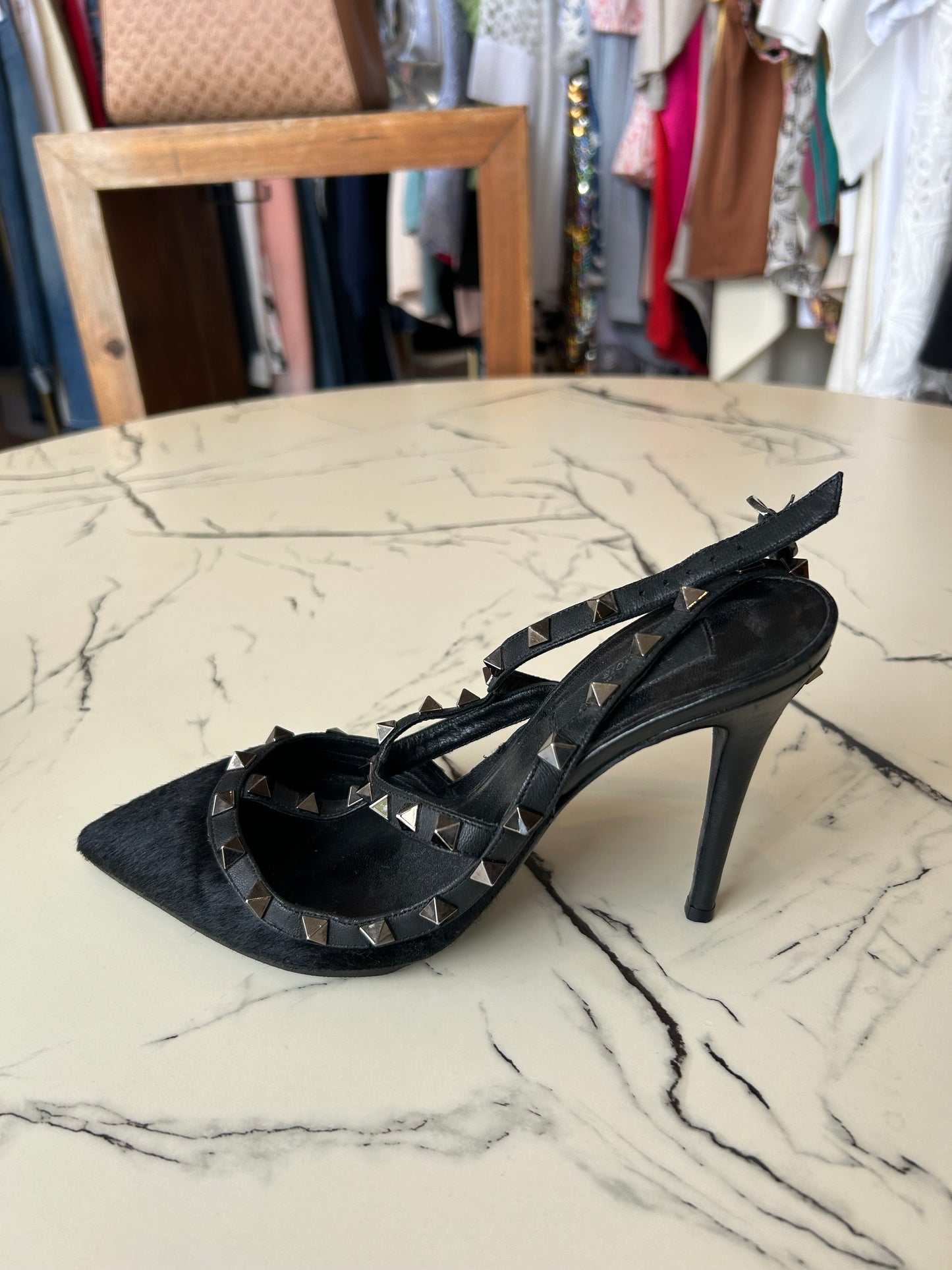 VALENTINO pony hair rockstud pointed toe pumps - size 8