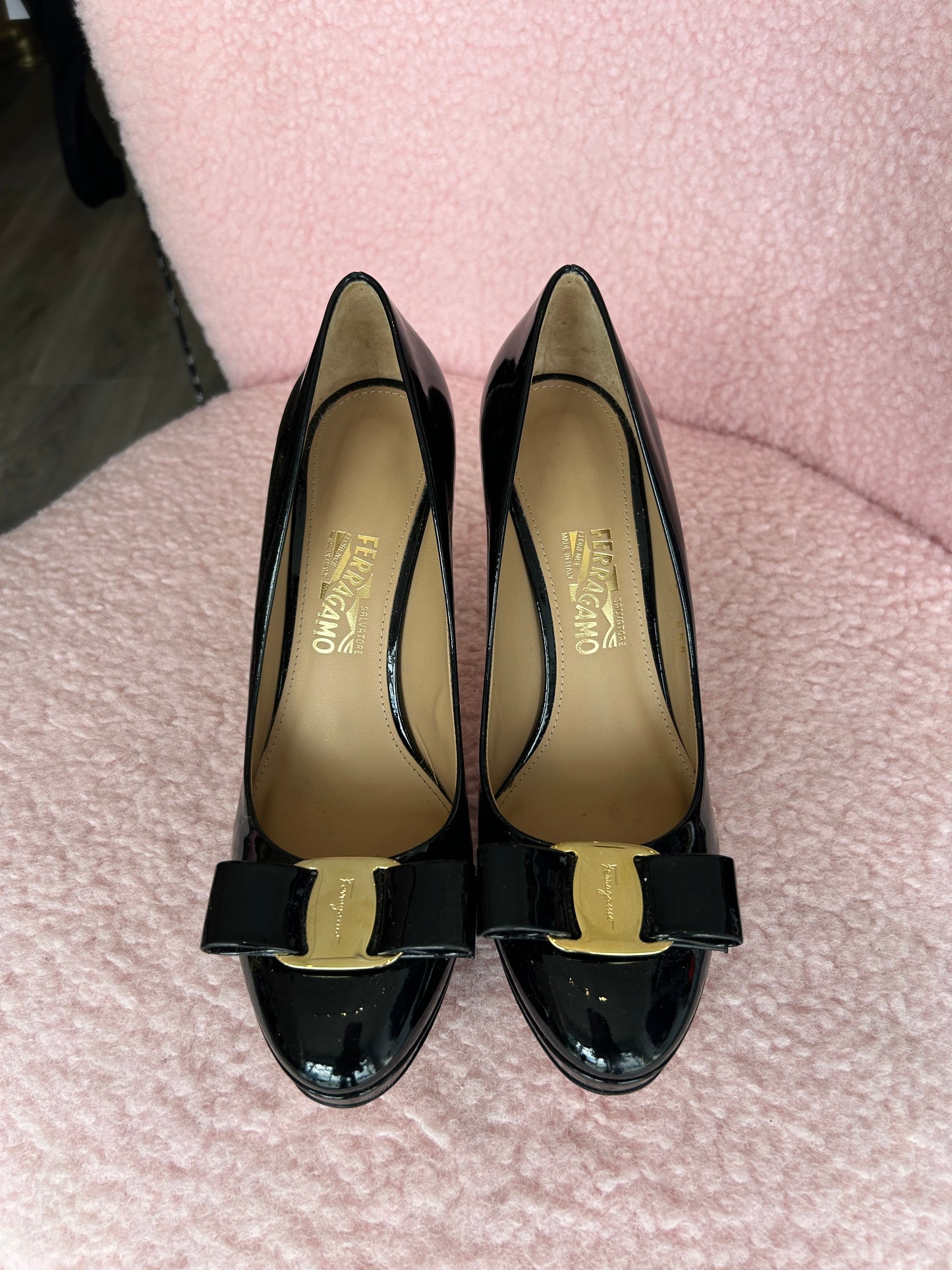 FERRAGAMO Black Patent Leather Pumps - Size 6.5