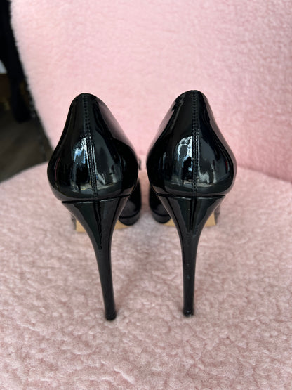 FERRAGAMO Black Patent Leather Pumps - Size 6.5