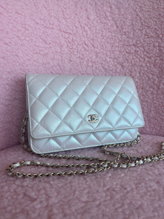 CHANEL 2021 irridecent wallet on chain